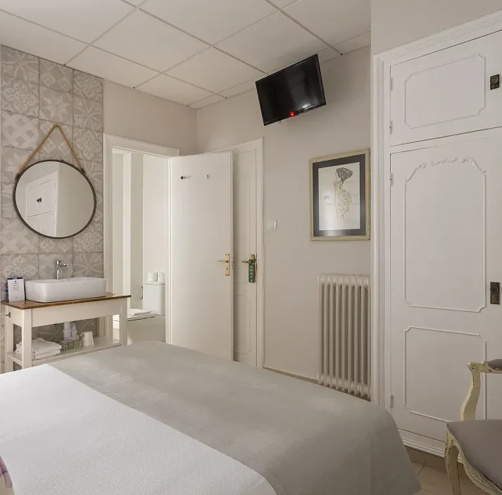Low Cost Room